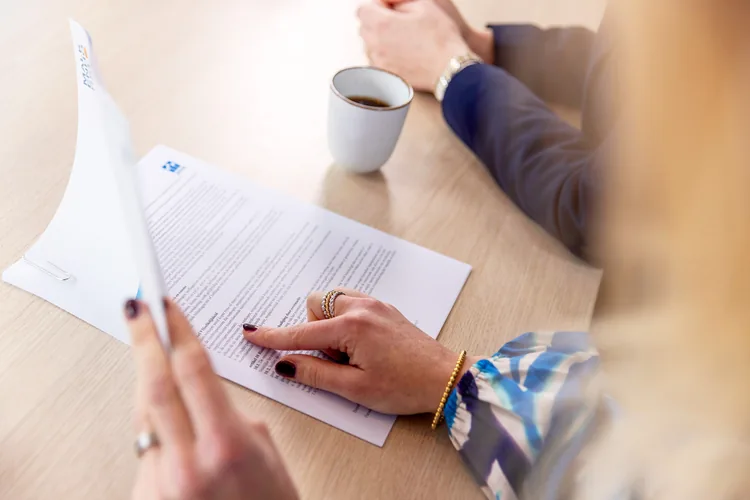 Taxatierapport wordt doorgenomen en ondertekend